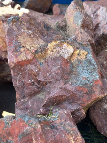 Камни для ландшафтного дизайна красно-фиолетовые 10-60 килограмм купить в Ивановской области