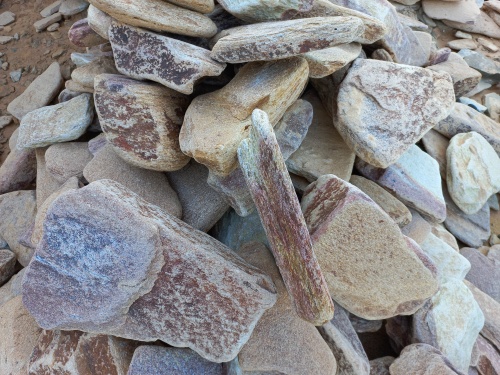 Златолит жёлтый, жёлто-зелёный глыбки и валуны для ланшафтного дизайна купить в Ивановской области