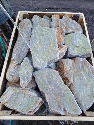 Златолит жёлтый, жёлто-зелёный глыбки и валуны для ланшафтного дизайна купить в Ивановской области
