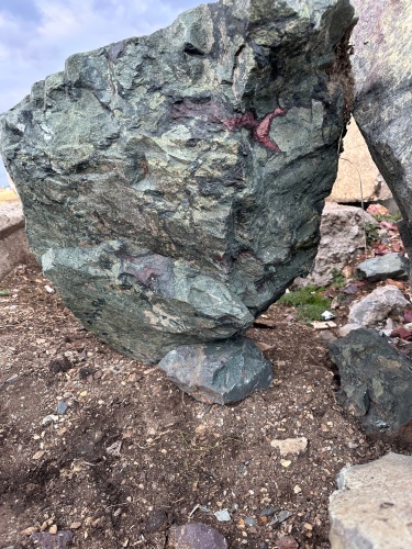 Гигантские зелёные валуны для ландшафтного дизайна весом более 5 тонн купить в Ивановской области