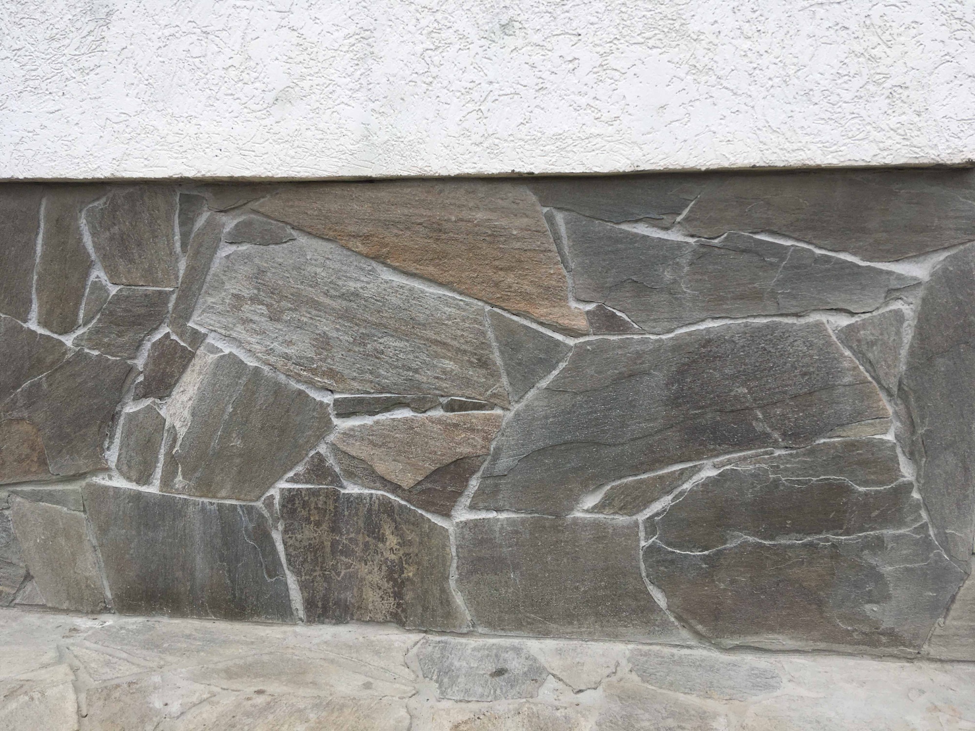 Плитняк златолит Уральский для цоколя, отмостки купить в Ивановской области