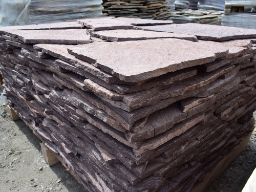 Плитняк лемезит бордовый для облицовки цоколя 20-25 мм  купить в Ивановской области