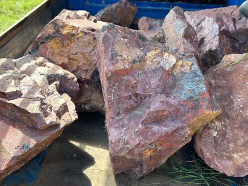 Ландшафтные глыбы красно-фиолетовые 200-1000 килограмм купить в Ивановской области