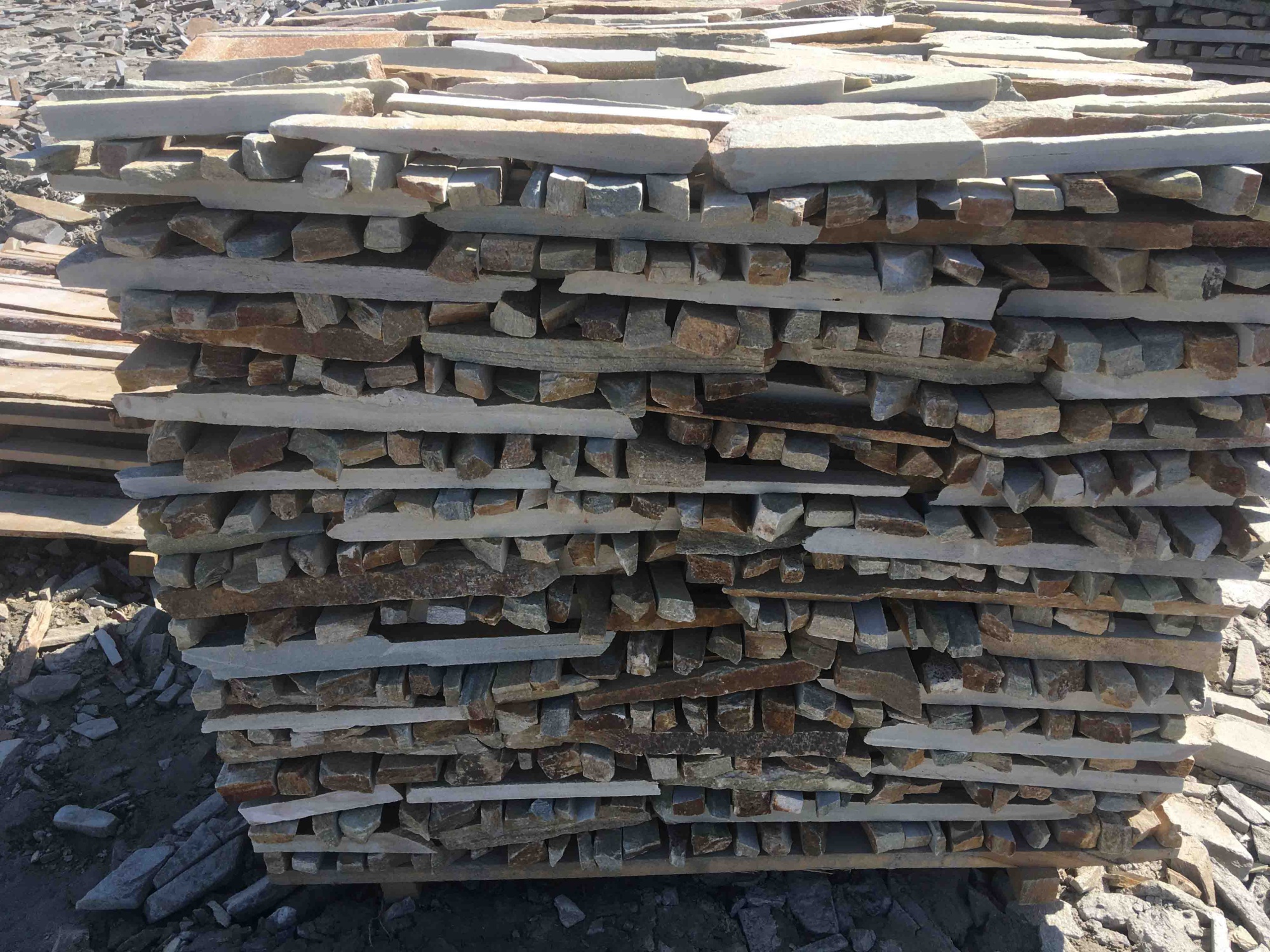 Горбушка златолит золотистый для облицовки купить в Ивановской области