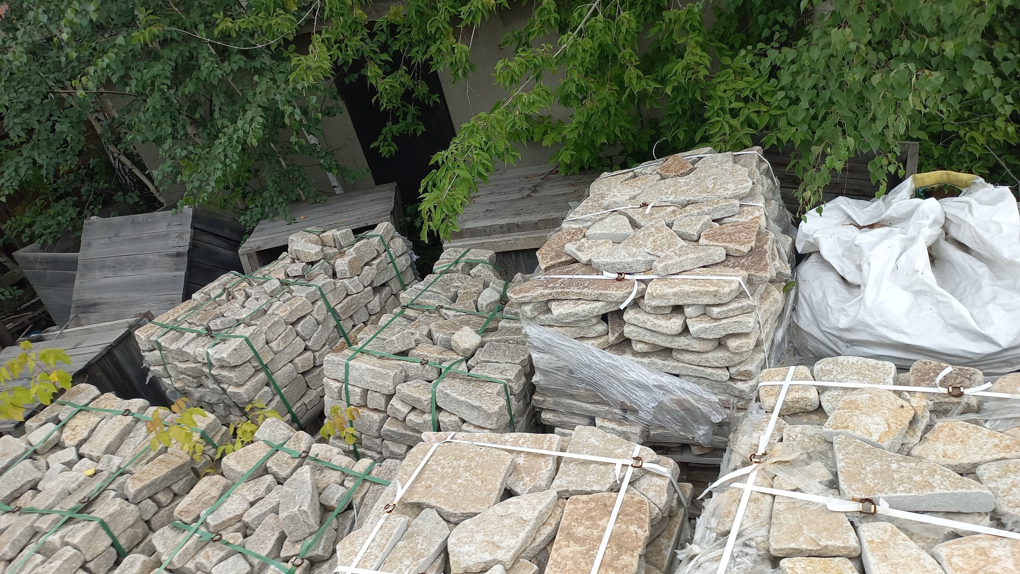 Плитняк гранитный галтованный купить в Ивановской области