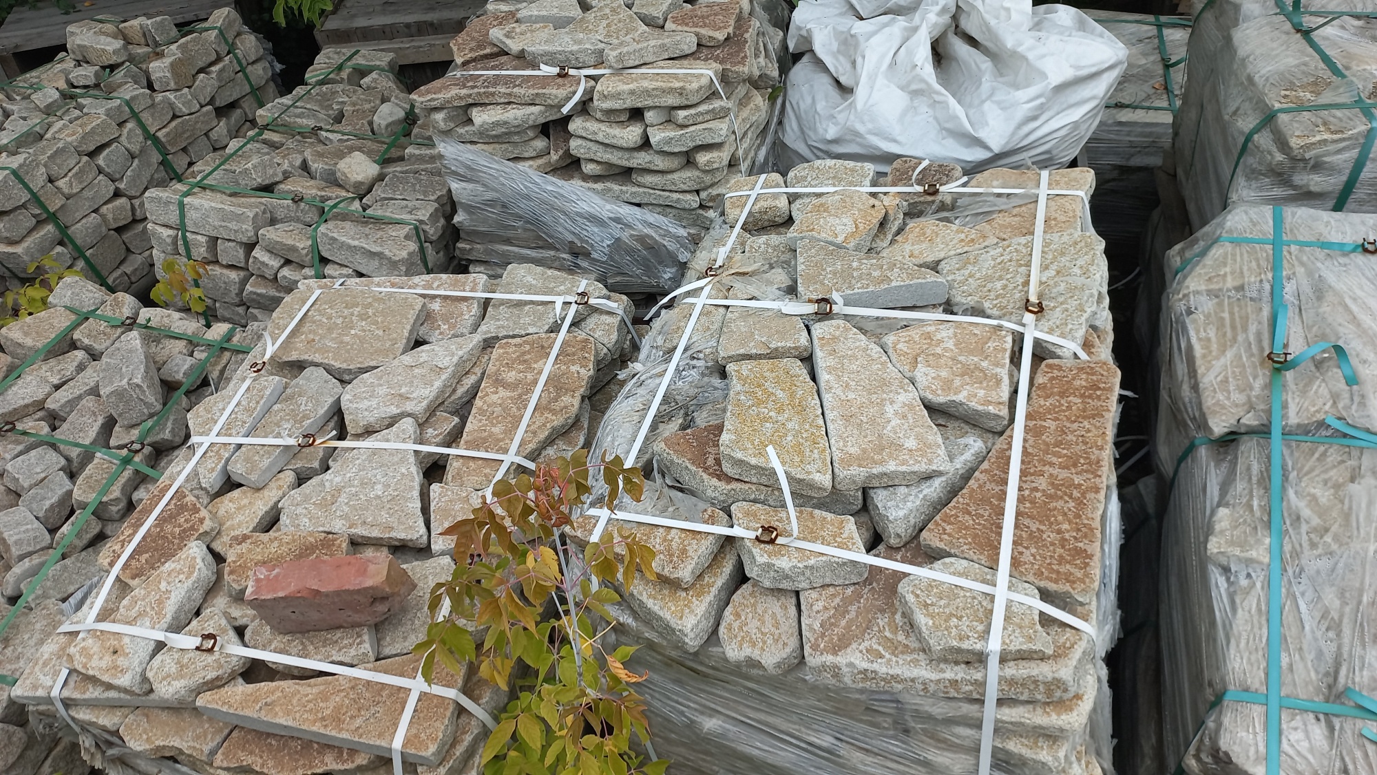 Плитняк гранитный галтованный купить в Ивановской области