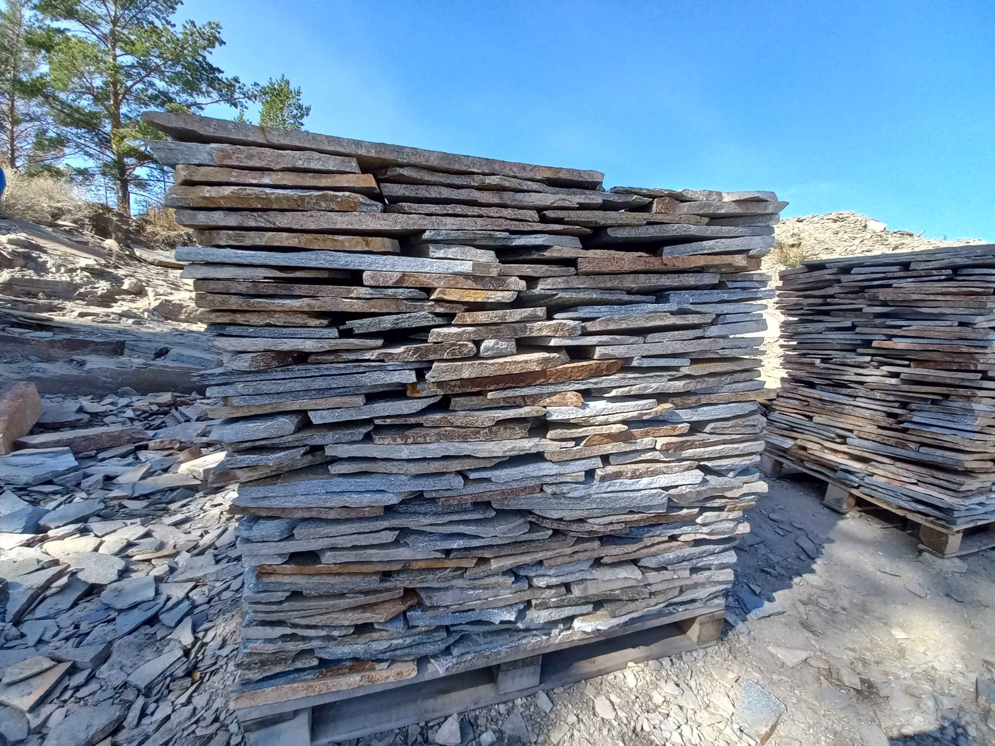 Плитняк златолит серебристый для фасада купить в Ивановской области