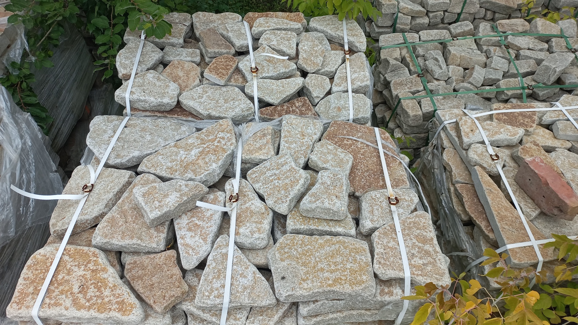 Гранитный плитняк галтованный для мощения купить в Ивановской области